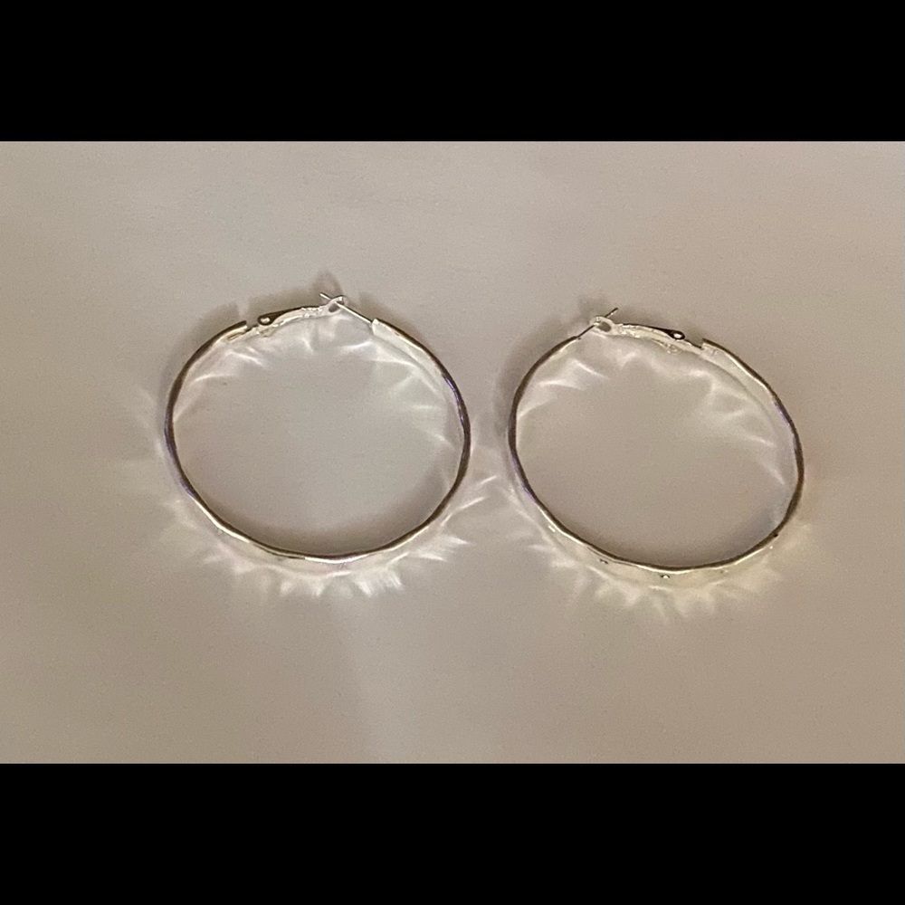 ✨Round Silver Hoop✨ - Picture 4 of 6